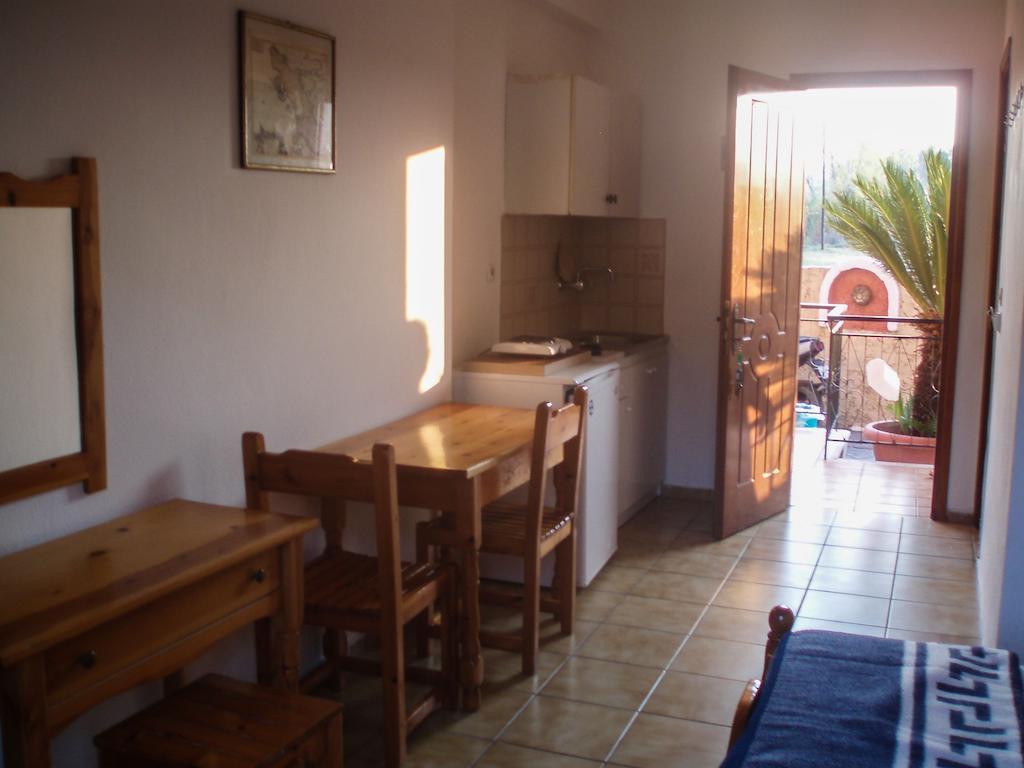 Marilena Apartments&Studios Ypsos Habitación foto